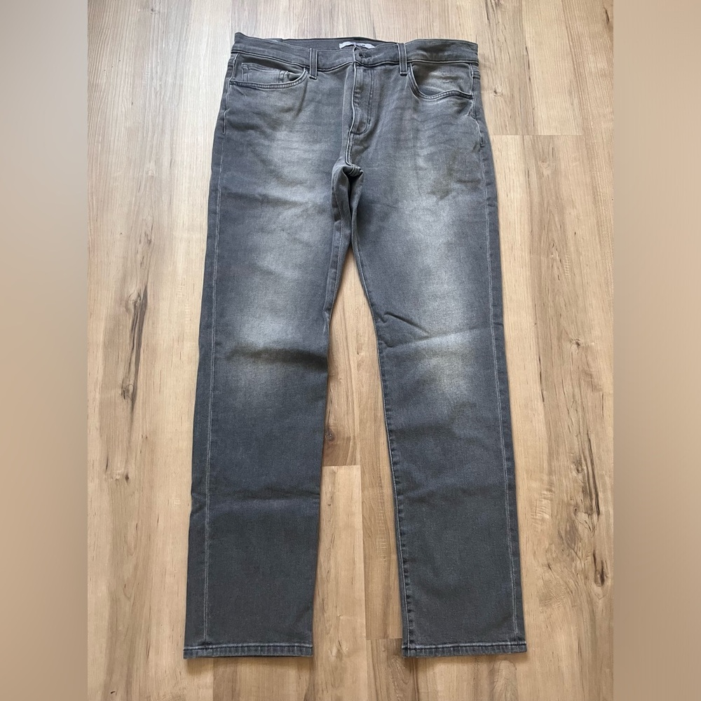 Men Joe’s slim fit jeans. Never worn with tags. Size W38